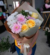 Букет цветов из:  Герберы, Розы и Хризантемы в Могойтуе
