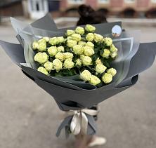 Букет Белые кустовые розы Солинеро в Могойтуе