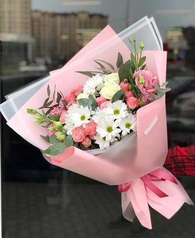 Букет цветов из: Розы, Лизиантусы и Хризантемы в Могойтуе